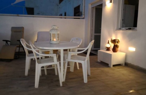 Acquarone House | Casa delle Rondini with garden and terrace overlooking the sea