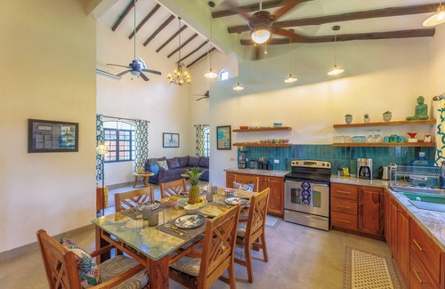 Hills of Esterillos House | Casa Destino - Private community with pool