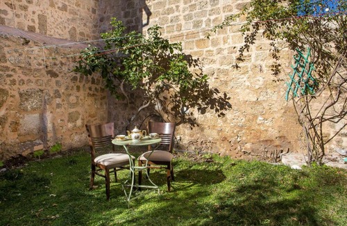 Rhodes Old Town Ski Chalet | CASA DI ALEJANDRO