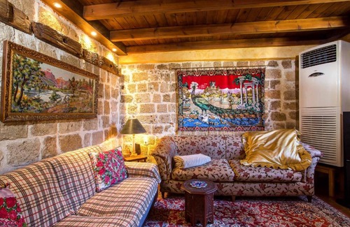 Rhodes Old Town Ski Chalet | CASA DI ALEJANDRO