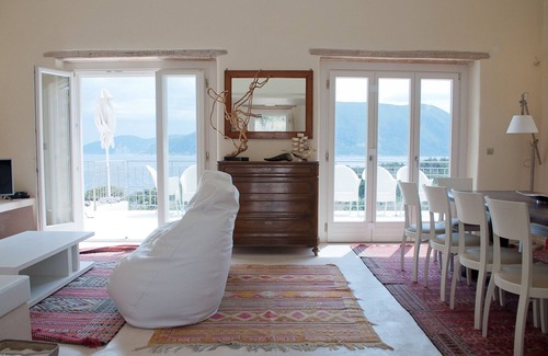 Fiskardo Villa | Casa di CLO sea front stone property, private pool, Fiscardo 500 m, beach 150m