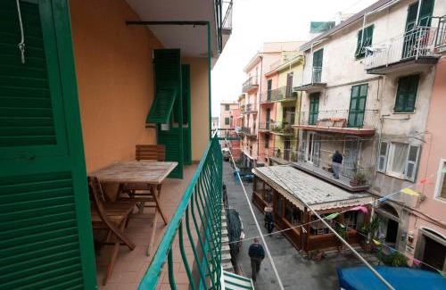 Manarola Apartment | Casa Di Mezzo by Arbaspàa