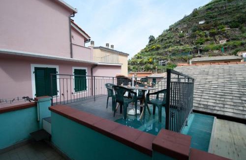 Manarola Apartment | Casa Di Mezzo by Arbaspàa