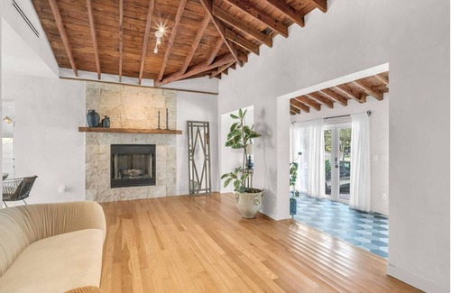 Tarpon River House | Casa Di Ola a unique and peaceful oasis on Ft. Lauderdale!
