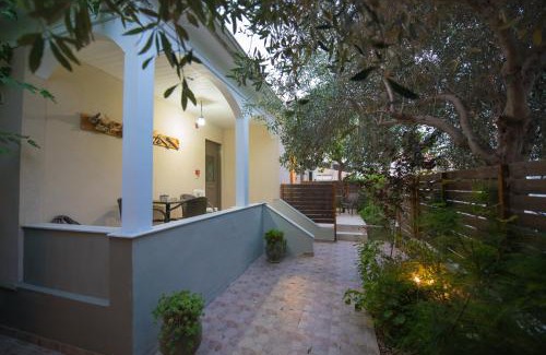 Lefkada Town Apartment | Casa Dina