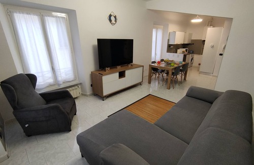 La Spezia Historic Centre Apartment | Casa Dora 5 Terre close to trains and ferries - A/C - Wi-Fi