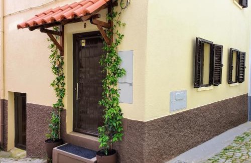 Covilha House | Casa dos Jasmins by Lisbon Village Apartments