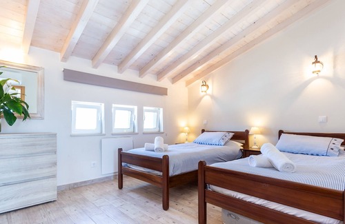 Burgau Apartment | Casa Dos Sonhos (House of Dreams) in heart of old Fishing Village