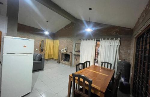 Villa Parque Siquiman House | CASA EL GRINGO ubicada en Villa Parque Siquiman con vista al río tres habitaciones y capacidad para ocho personas