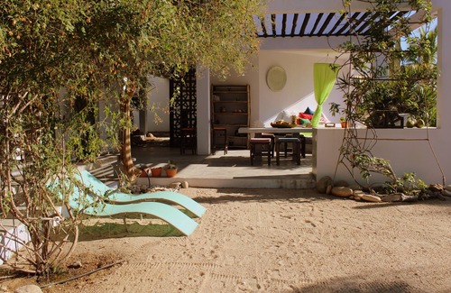 Todos Santos House | Casa El Patio ...chill-out in a cozy patio near the ocean!