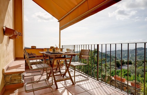Civezza Apartment | Casa Elisabth in medieval village of Civezza with 3 bedrooms sleepes 5