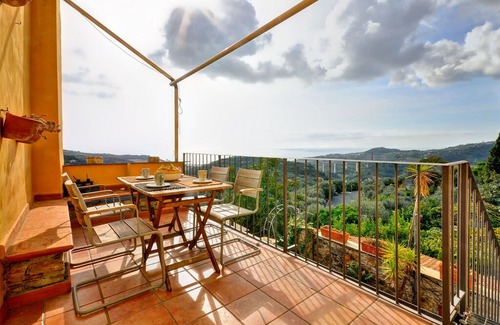 Civezza Apartment | Casa Elisabth in medieval village of Civezza with 3 bedrooms sleepes 5