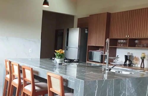 Rasa House | Casa em Búzios Toda Mobiliada e com Garagem Para 02 Veículos, Aceita Pets