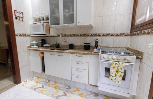 Balneario Guaruja Ski Chalet | Casa em condomínio com piscina, Wi-Fi e garagem