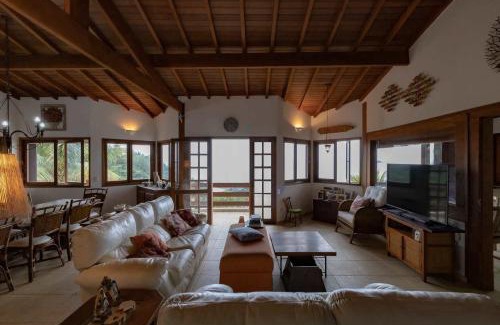 Toninhas Villa | Casa em condomínio com vista para o mar na Ponta das Toninhas - Ubatuba