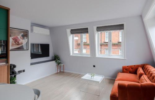 Soho Apartment | Casa Emilio - Soho - by Frankie Says