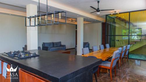 Mayto House | Casa Emperador, Mayto