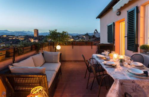 Lucca Historical Center Apartment | Casa Emy, THE LUCCA VIEW 3 BEDROOM APARTMENT WITH TERRACE
