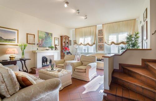 Lucca Historical Center Apartment | Casa Emy, THE LUCCA VIEW 3 BEDROOM APARTMENT WITH TERRACE