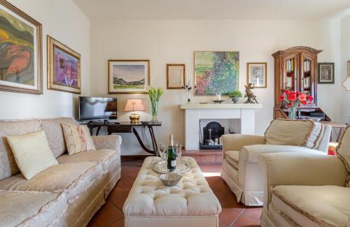 Lucca Historical Center Apartment | Casa Emy, THE LUCCA VIEW 3 BEDROOM APARTMENT WITH TERRACE