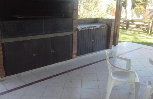 Monte Hermoso House | Casa en barrio Las Dunas con pileta climatizada y parrilla