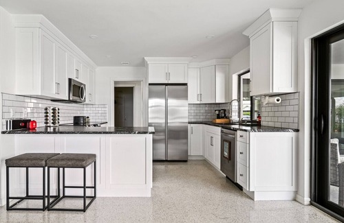 Palm Beach - West Palm Beach House | Casa en el Lago - Heated Pool, Mins to DT + Beach