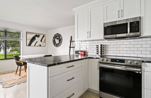 Palm Beach - West Palm Beach House | Casa en el Lago - Heated Pool, Mins to DT + Beach