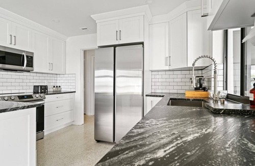 Palm Beach - West Palm Beach House | Casa en el Lago - Heated Pool, Mins to DT + Beach