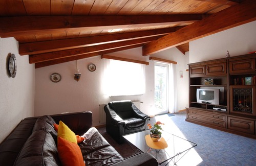 Gambarogno Apartment | Casa Esmeralda GIOIA - 2-room apartment, approx. 45 m², with small balcony
