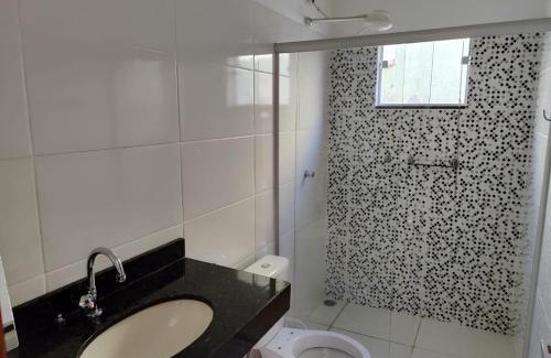 Nossa Senhora Aparecida House | Casa espaçosa em frente à pracinha