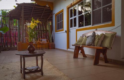 San Pedro Pochutla House | Casa Eulogia y Fortunata con AC y Desayuno a pasos del mar