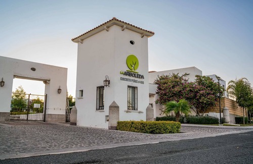 Queretaro Municipality Apartment | Casa Familiar para 8 en Juriquilla con amenidades