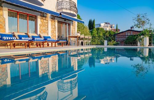 Ohrid Apartment | Casa Farmak - 4 Bedroom Lux Apartment with Infinity Pool & Lake View