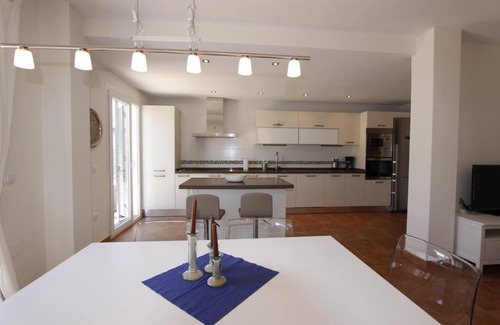 Conil de la Frontera City Center House | Casa Feliz - Modern terraced house with fantastic sea views and communal pool