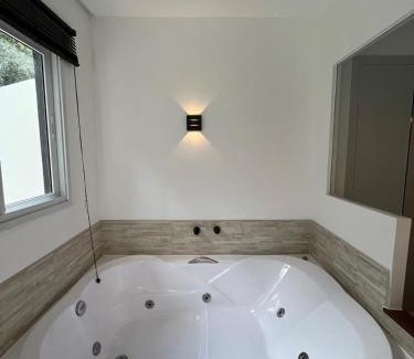Porto da Lagoa House | Casa Figueira na Pedra - SPA Suites