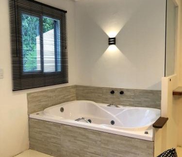 Porto da Lagoa House | Casa Figueira na Pedra - SPA Suites