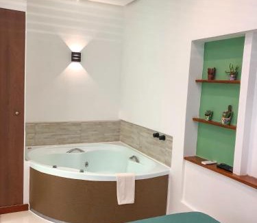 Porto da Lagoa House | Casa Figueira na Pedra - SPA Suites