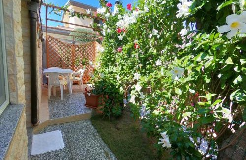 S'oru e Mari House | Casa fiorita