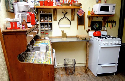 Taos Apartment | CASA FLORA Quiet & Cozy Downtown Plaza Apartment