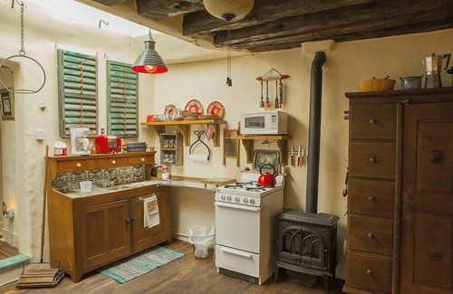 Taos Apartment | CASA FLORA Quiet & Cozy Downtown Plaza Apartment