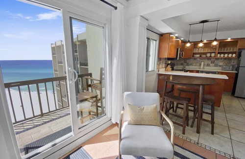 Sunnyside Condo | "Casa Francesca"| Beachfront | Beach Views| Heated Pool | Shuffleboard, Tennis, fitness room