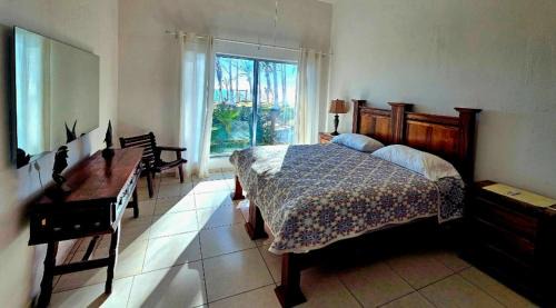 Barra de Navidad House | Casa frente al mar con playa privada Barra de Navidad