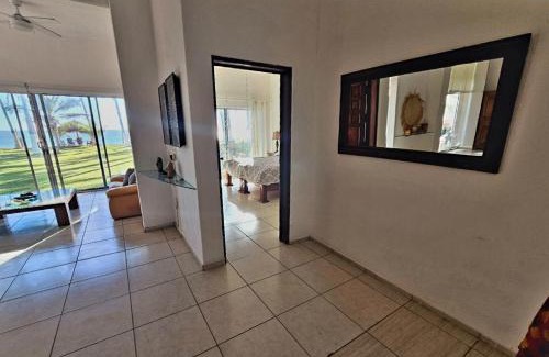 Barra de Navidad House | Casa frente al mar con playa privada Barra de Navidad