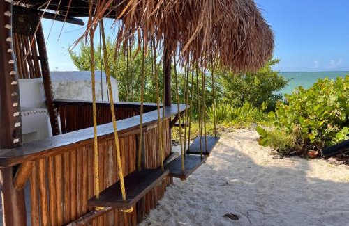 Chuburna Puerto House | Casa frente al mar, 6 Personas, Terraza y Bar con acceso al mar