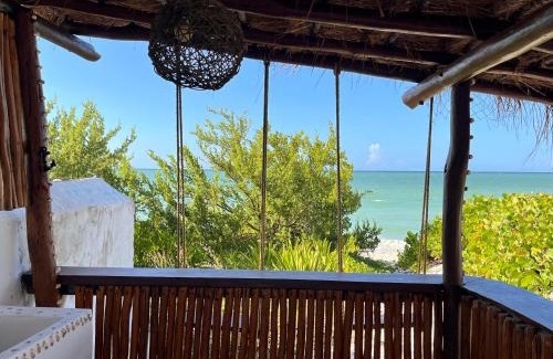 Chuburna Puerto House | Casa frente al mar, 6 Personas, Terraza y Bar con acceso al mar