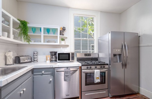 Cannonborough Elliotborough Apartment | Casa Fuego A - Old School Charm