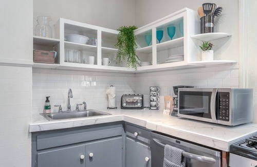 Cannonborough Elliotborough Apartment | Casa Fuego A - Old School Charm