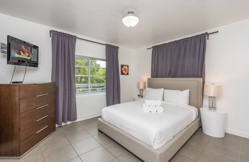 Flamingo/Lummus Apartment | Casa Gaby 4br/2ba With Pool