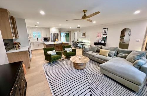 Peters View House | Casa Gia- Quiet Luxury Biltmore Area - Heated Pool