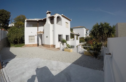 Salobrena Villa | Casa Girasol - beautiful spacious villa with private heated pool